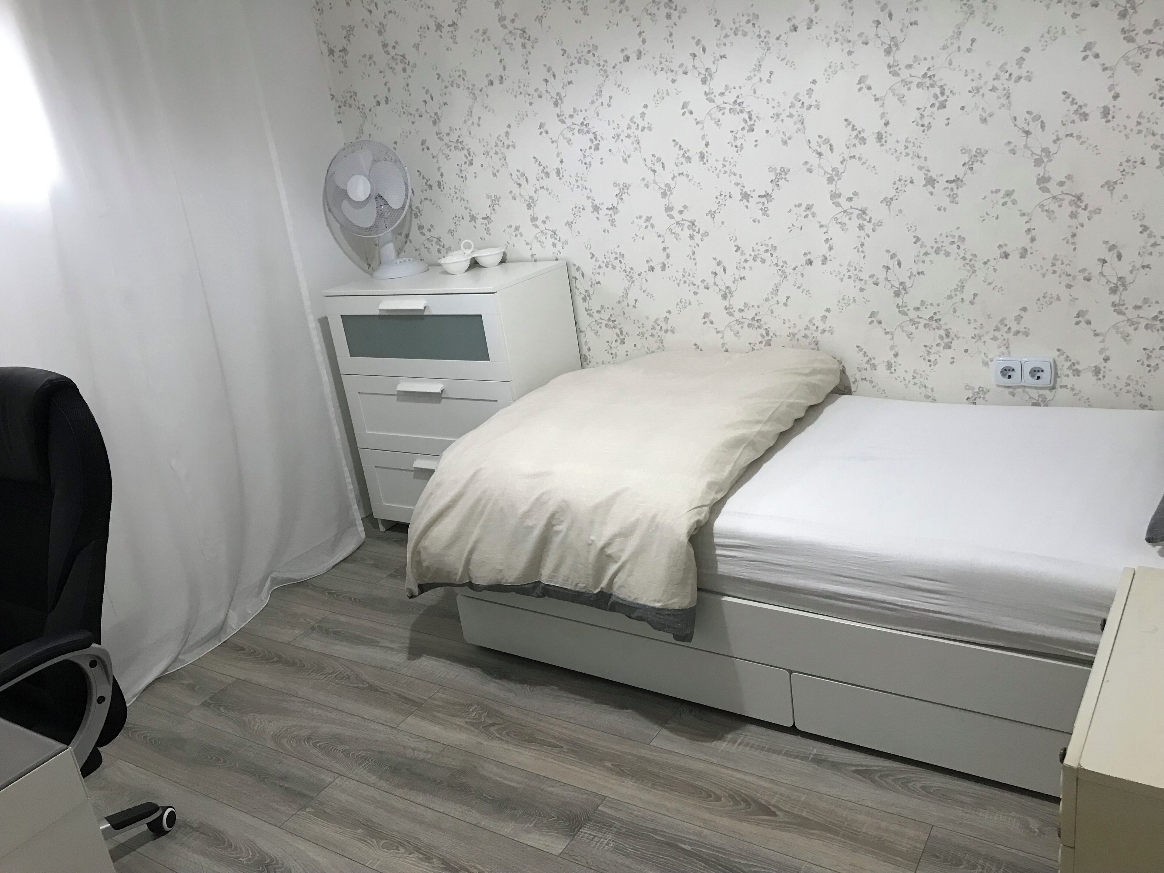 2 bedrooms, desk, free WiFi, bed sheets