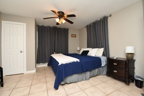 Cuna de viaje y ropa de cama 