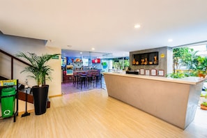 Reception - Best Laureles location and price (Medellín)