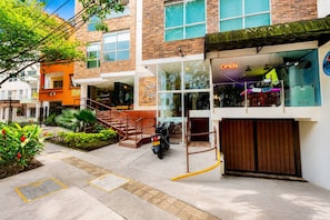 Front of property - Best Laureles location and price (Medellín)