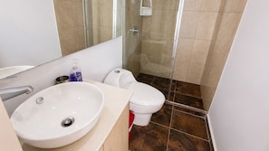 Bathroom - Best Laureles location and price (Medellín)