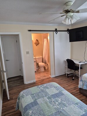 4 chambres, fer et planche à repasser, Wi-Fi, literie fournie