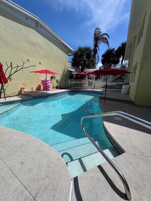 Outdoor pool - Penguins on the Beach Villas (Cocoa Beach)