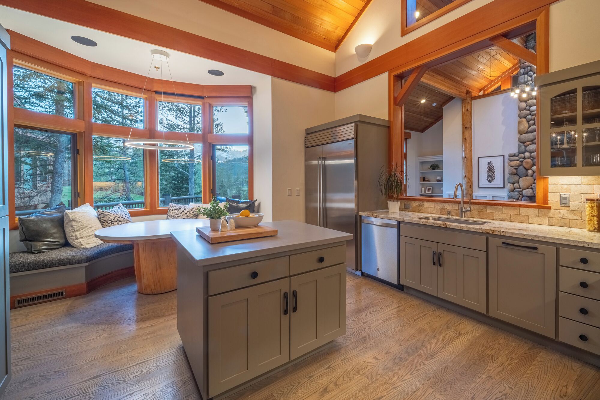 المنشأة من الداخل