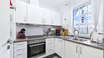 Kühlschrank, Mikrowelle, Ofen, Geschirrspüler