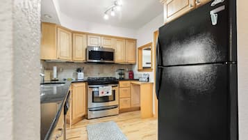 Mikroaaltouuni, uuni, liesi, astianpesukone