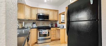 Cozy CDA Getaway Near Lake, Shops, Beach + Tubbs Hill