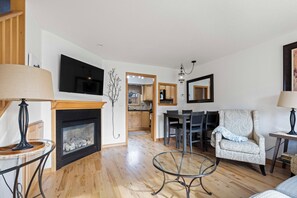 TV - Cozy CDA Getaway Near Lake, Shops, Beach + Tubbs Hill (Coeur d'Alene)