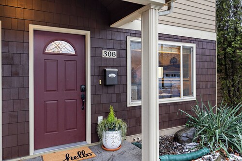 Cozy CDA Getaway Near Lake, Shops, Beach + Tubbs Hill