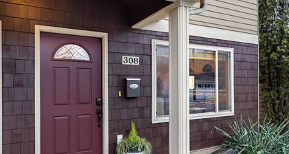 Cozy CDA Getaway Near Lake, Shops, Beach + Tubbs Hill