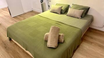 2 dormitorios, tabla de planchar con plancha, wifi gratis y ropa de cama