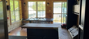 Charming 2-bedroom cabin in Portage Lake