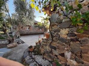 Classic-Zimmer, Terrasse, Gartenblick | Unterkunftsgelände