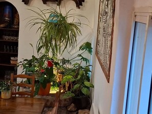 Classic-Zimmer, Terrasse, Gartenblick | Speisen