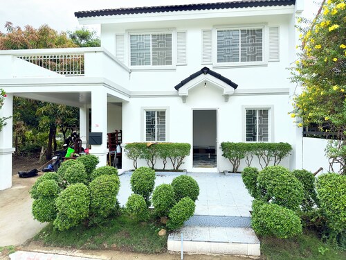 Elegant 4Br House near Clubhouse - Pool