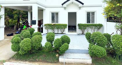 Elegant 4Br House near Clubhouse - Pool