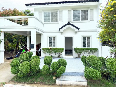 Elegant 4Br House near Clubhouse - Pool