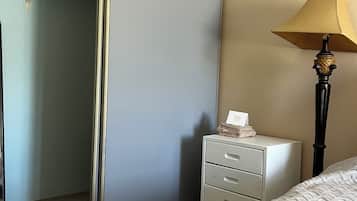 1 bedroom, desk, free WiFi, bed sheets