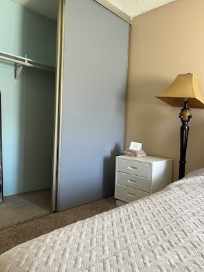1 chambre, bureau, Wi-Fi gratuit, draps fournis