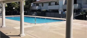 2 comfort bedroom with private bath & kitchen by Reno airport ,close ski & hike