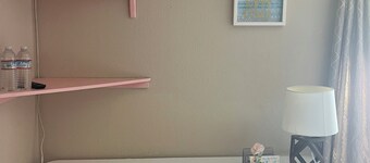 1 comfort bedroom shared bathroom & kitchen apartment by Reno airport