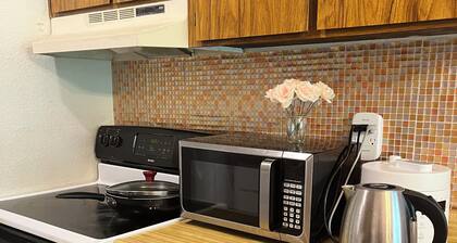 1 comfort bedroom shared bathroom & kitchen apartment by Reno airport