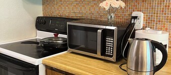 1 comfort bedroom shared bathroom & kitchen apartment by Reno airport