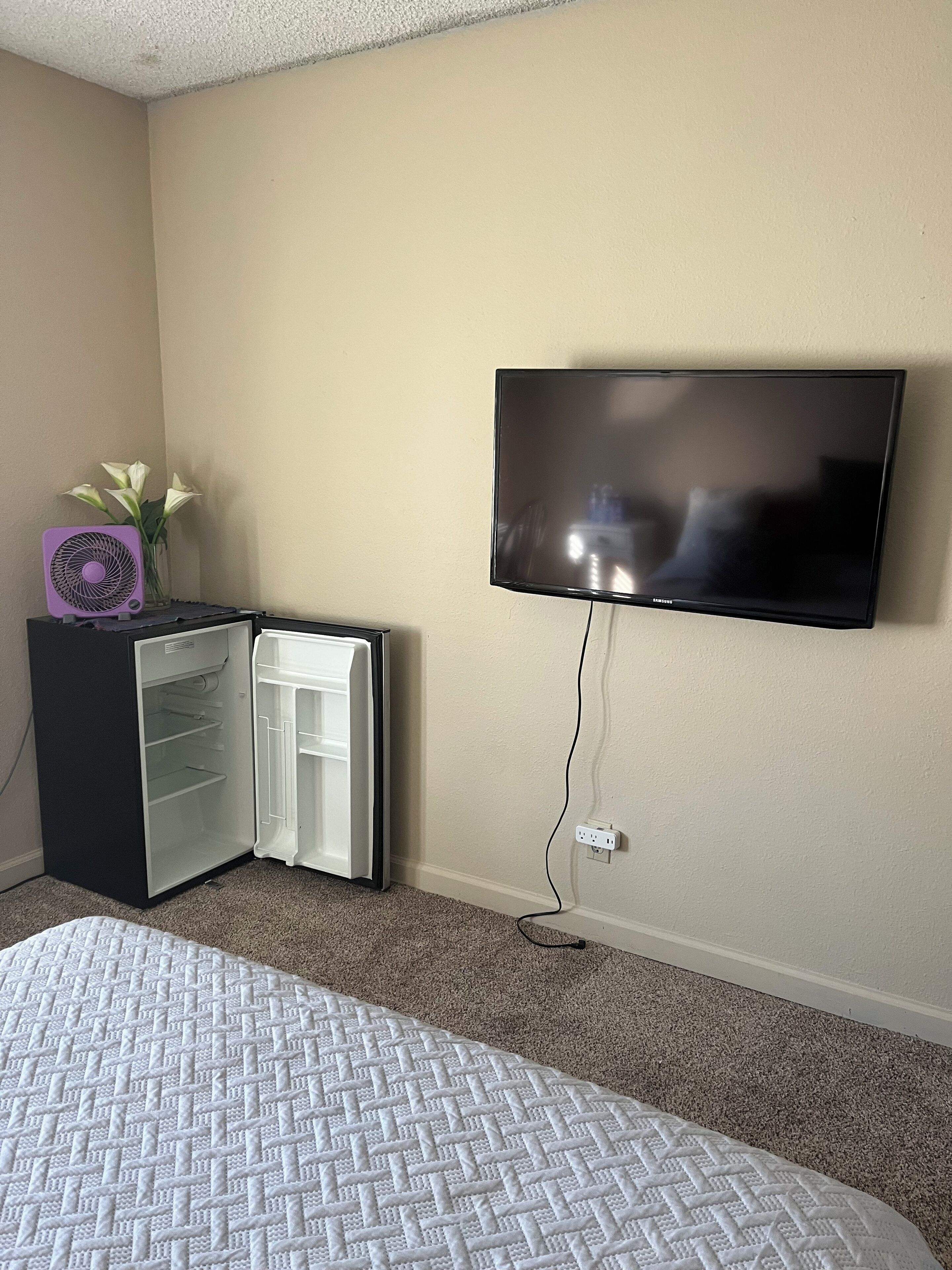 1 soverom, skrivebord, wi-fi (inkludert) og sengetøy