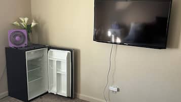 1 habitación, escritorio, wifi gratis y ropa de cama