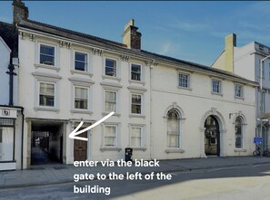 المنشأة من الخارج