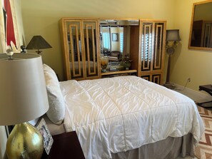3 bedrooms, iron/ironing board, WiFi, bed sheets - Beautiful home with the gorgeous backyard and pool. (Palm Desert)