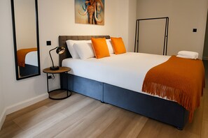 2 habitaciones, tabla de planchar con plancha, wifi y ropa de cama