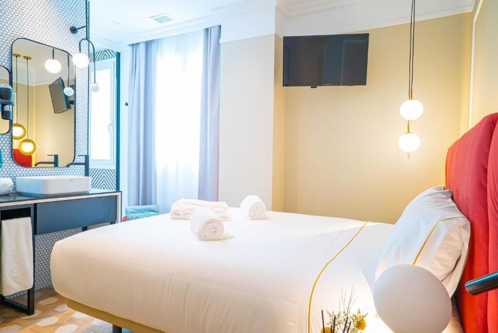 2 bedrooms, desk, iron/ironing board, travel cot