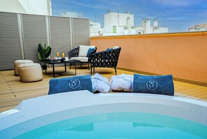 Outdoor spa tub - Your Madrid Adventure Starts Here ✨ (Madrid)