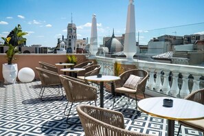 Outdoor dining - Luxury Living in the Heart of Madrid! 2bedrooms and 2 bathrooms units! (Madrid)