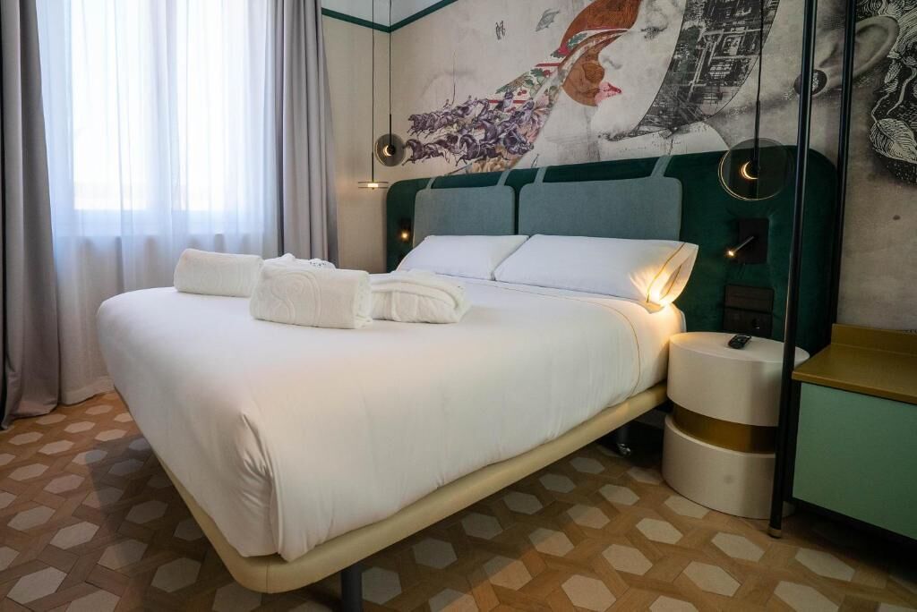 2 bedrooms, desk, iron/ironing board, travel cot