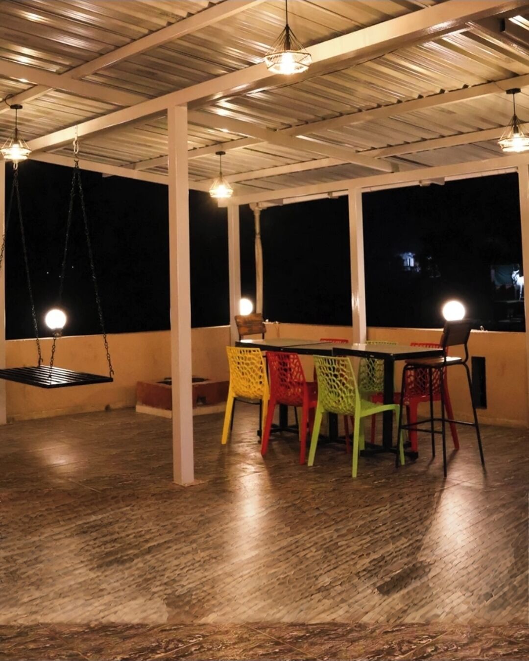 屋外ダイニングエリア