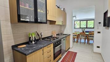 Forno, piano cottura, lavastoviglie