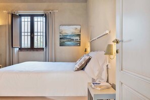 10 bedrooms, iron/ironing board, WiFi, bed sheets