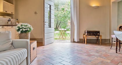 Spacious 10-bedroom villa in awesome Vinci with AC