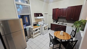 ميكروويف، فرن، موقد طهي مسطح، غسالة أطباق