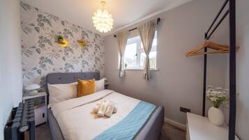 2 bedrooms, iron/ironing board, free WiFi, bed sheets