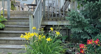 Charming bungalow on 4.5acres, trails, lakes and more near Markdale