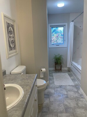 按摩浴缸、坐浴桶、提供毛巾、番梘