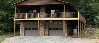 Charming log cabin nestled in the beautiful Andrews, NC.