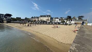 Sun-loungers, beach towels