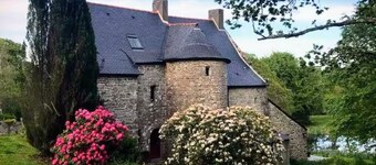 15th century Breton manor house - 4 bedrooms - 3 bathrooms - Wifi - sleeps 8