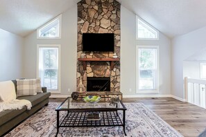 Télévision, cheminée