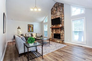 Televisión, chimenea