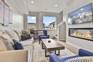 Télévision, cheminée